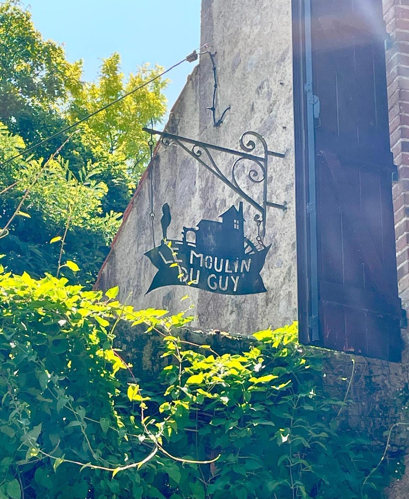 Le Moulin Du Guy, Proche Du Puy Dufou Bed & Breakfast Chanverrie Ngoại thất bức ảnh
