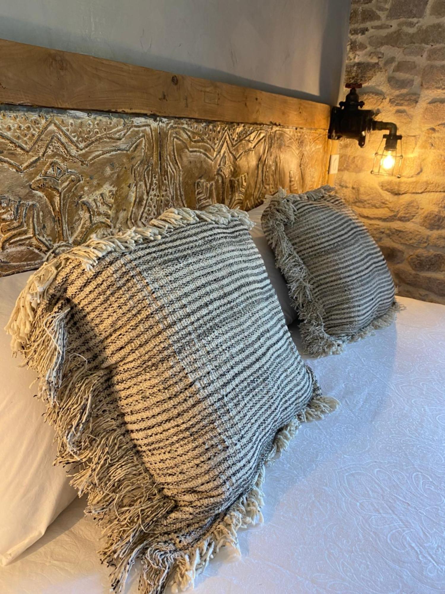 Le Moulin Du Guy, Proche Du Puy Dufou Bed & Breakfast Chanverrie Ngoại thất bức ảnh