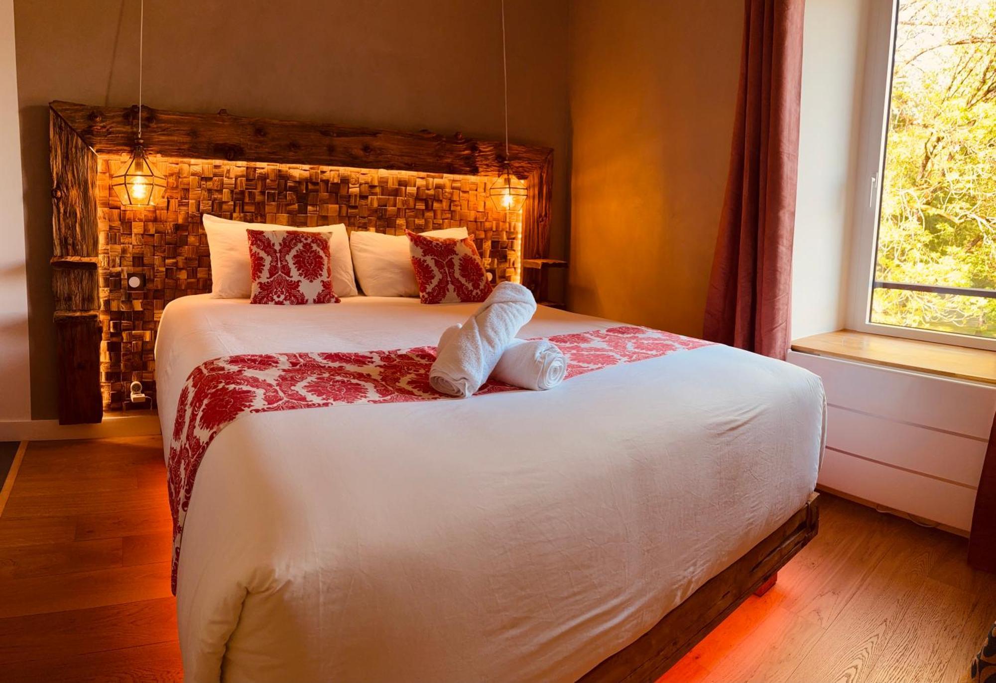 Le Moulin Du Guy, Proche Du Puy Dufou Bed & Breakfast Chanverrie Ngoại thất bức ảnh