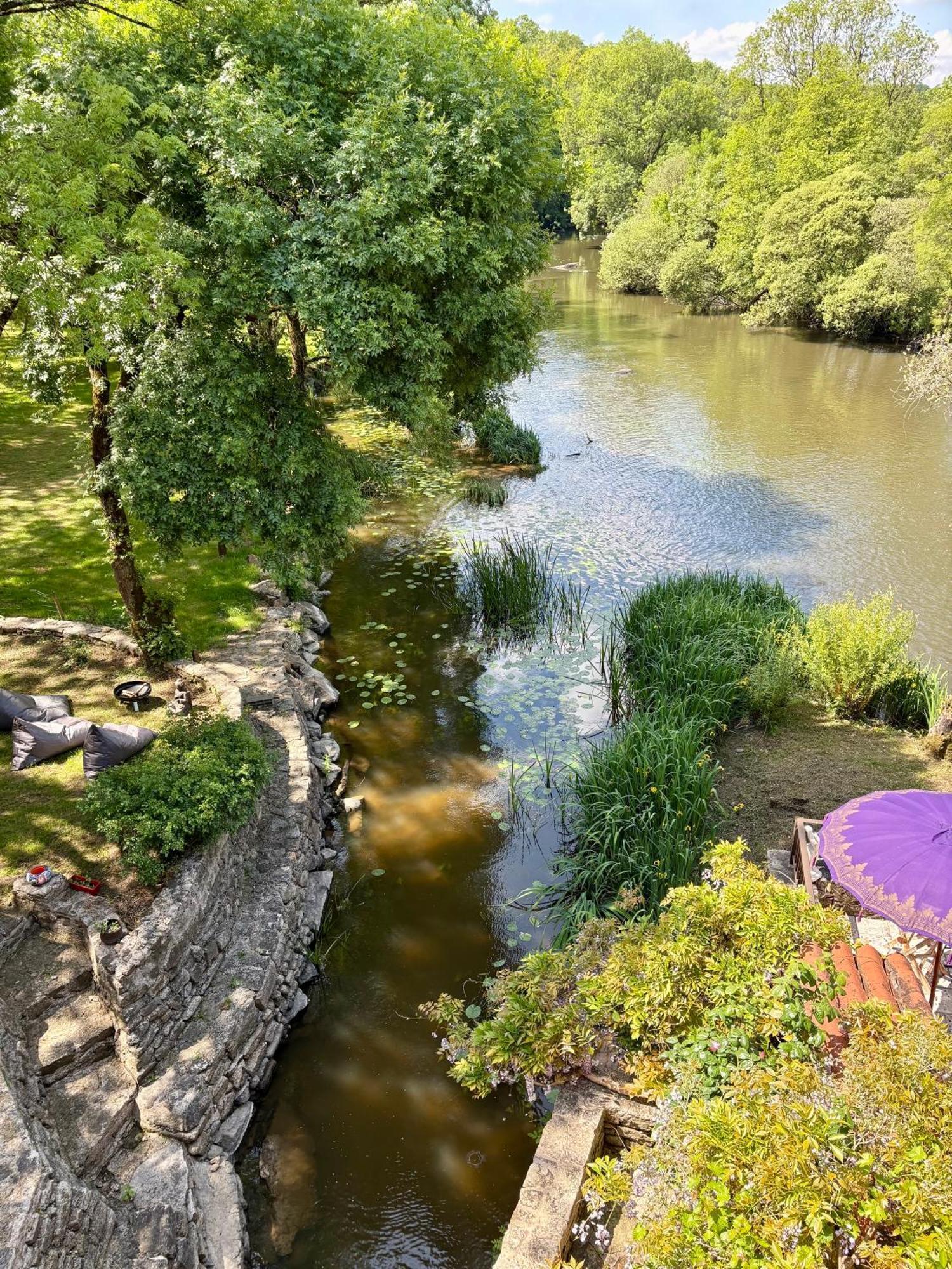 Le Moulin Du Guy, Proche Du Puy Dufou Bed & Breakfast Chanverrie Ngoại thất bức ảnh