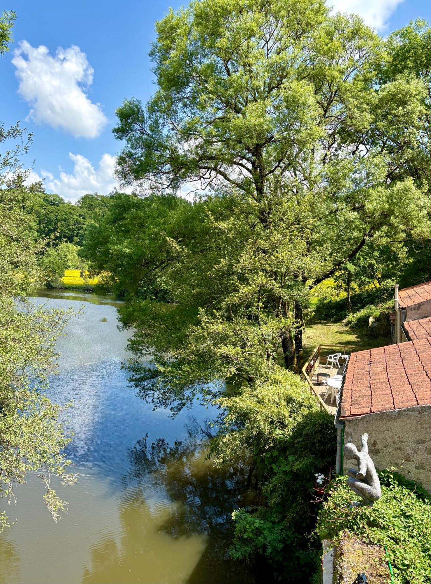 Le Moulin Du Guy, Proche Du Puy Dufou Bed & Breakfast Chanverrie Ngoại thất bức ảnh