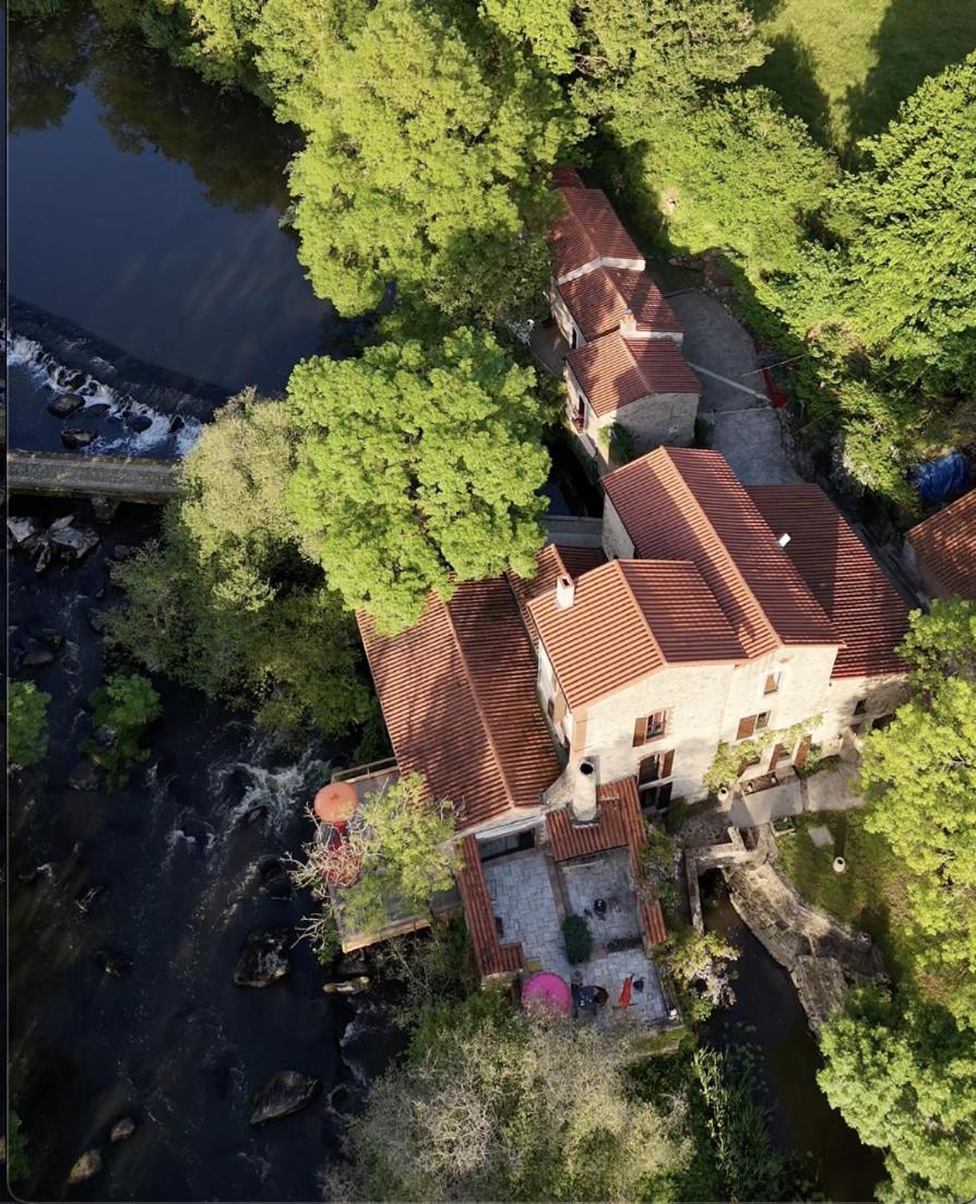 Le Moulin Du Guy, Proche Du Puy Dufou Bed & Breakfast Chanverrie Ngoại thất bức ảnh